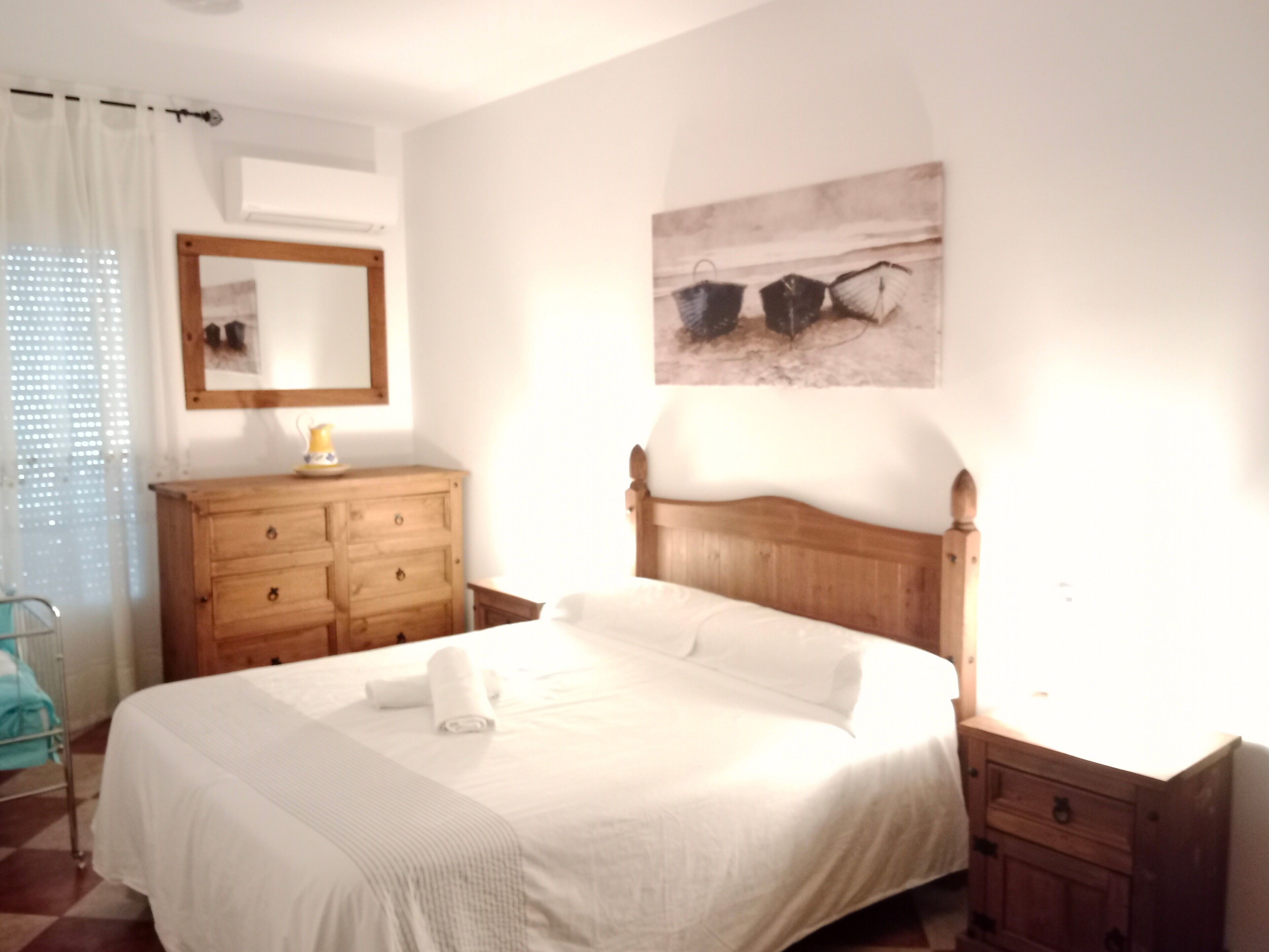 3 bedrooms, iron/ironing board, free WiFi, bed sheets