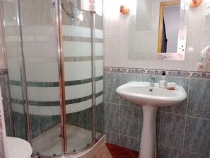 Bathtub, hair dryer, towels