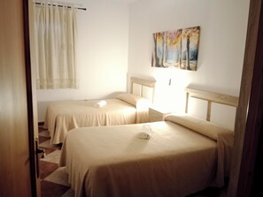 3 bedrooms, iron/ironing board, free WiFi, bed sheets