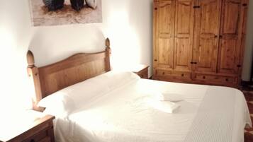 3 slaapkamers, een strijkplank/strijkijzer, gratis wifi, beddengoed