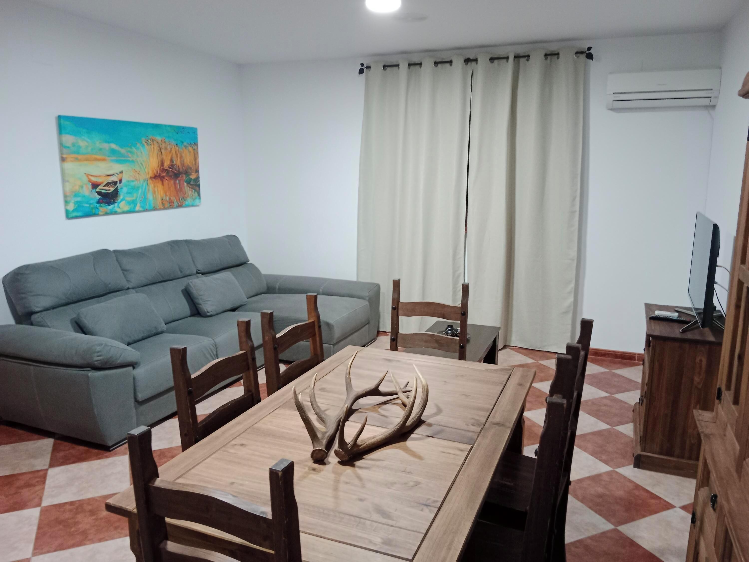 Televisie en een open haard