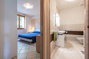 1 chambre, fer et planche à repasser, accès au Wi-Fi (inclus)