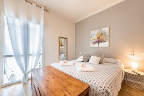 1 dormitori, planxa i posts de planxar, wifi gratuïta i roba de llit