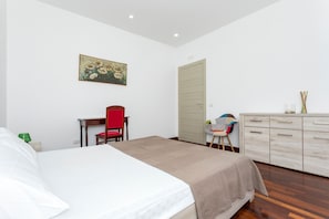 1 bedroom, free WiFi, bed sheets