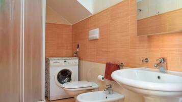 Doccia, asciugacapelli, asciugamani