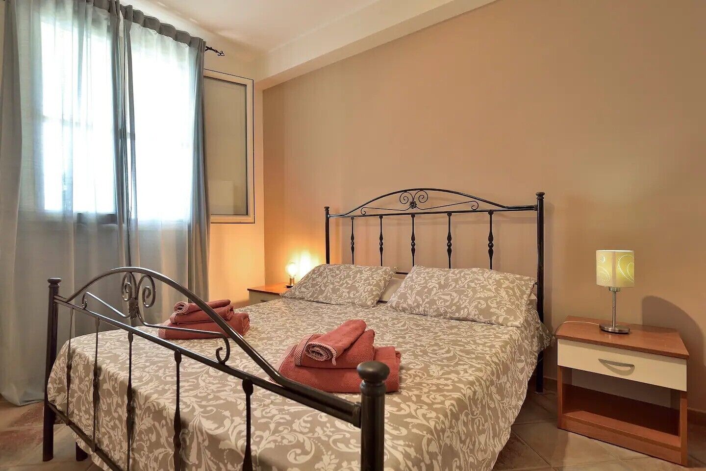 1 camera, Wi-Fi gratuito, lenzuola