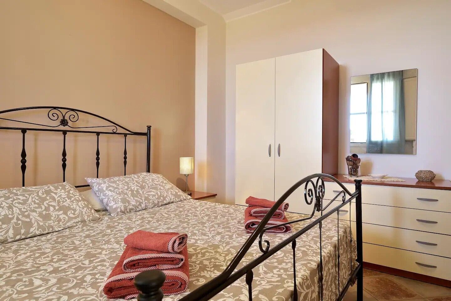 1 camera, Wi-Fi gratuito, lenzuola