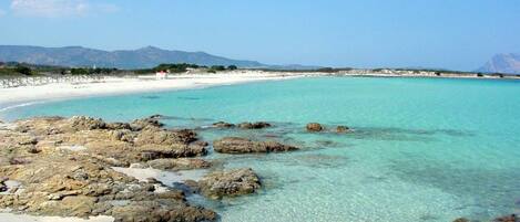 Una spiaggia nelle vicinanze