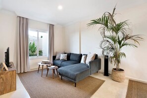 Télévision, table de tennis de table, services de streaming