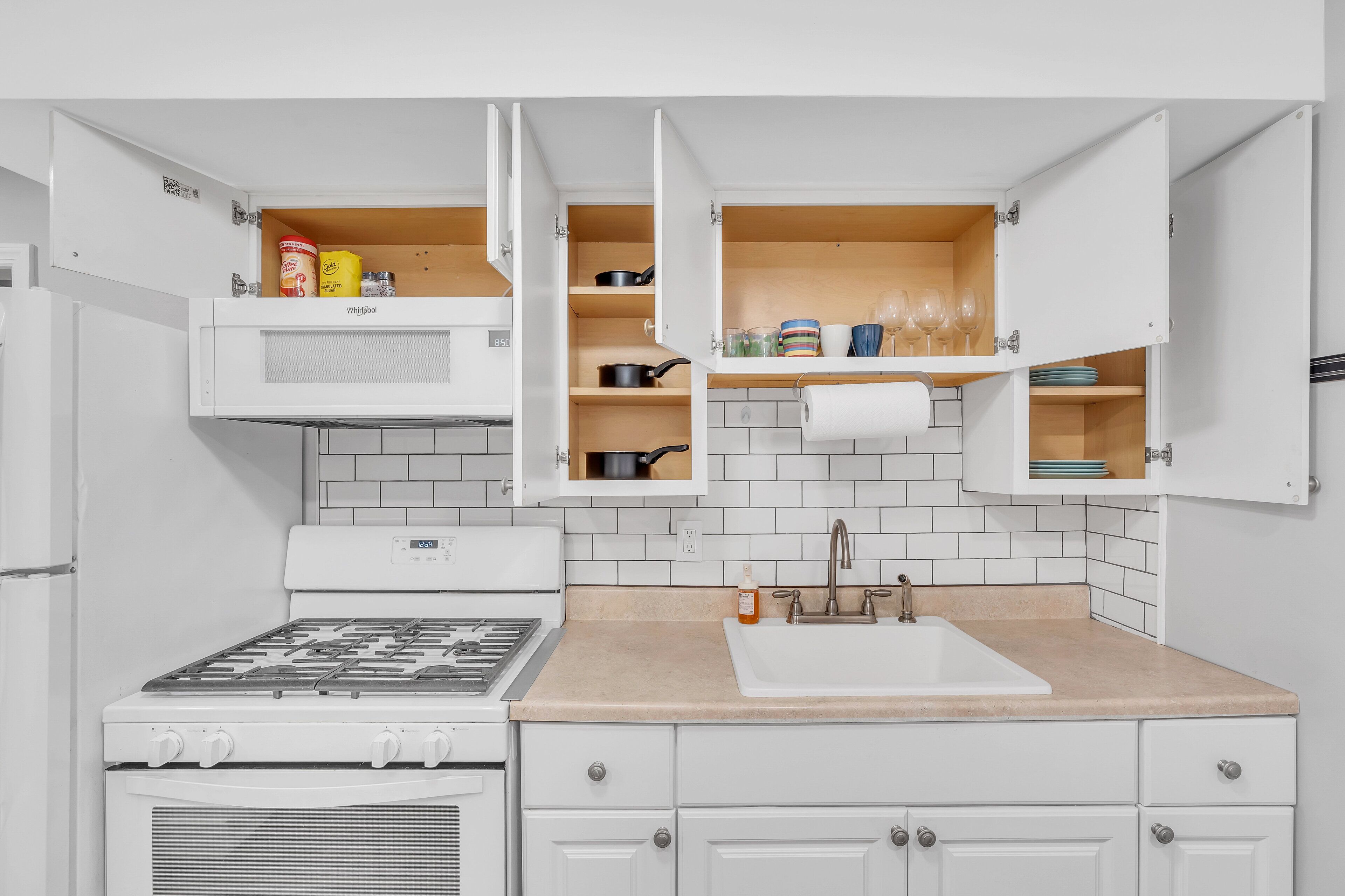 Coffee/tea maker, fridge, microwave, oven
