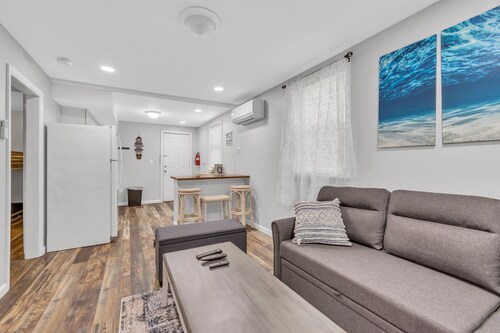 Cozy Coastal Cottage Steps From The Beach, Off Street Parking, Beach Badges