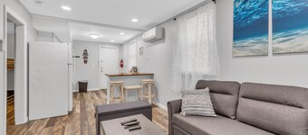 Cozy Coastal Cottage Steps From The Beach, Off Street Parking, Beach Badges