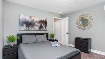 5 bedrooms, iron/ironing board, WiFi, bed sheets