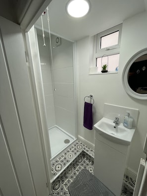 Combined shower/tub, hair dryer, towels, soap