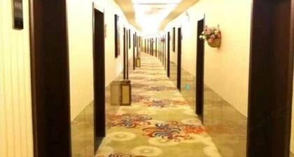 Huamei Holiday Hotel