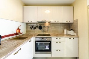 Fridge, microwave, oven, stovetop - Villa NoviSol (Bribir)