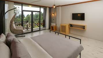 Chambre Standard, 2 lits doubles, vue montagne | Décoration personnalisée, bureau