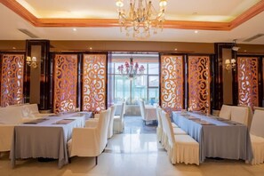 Unclassified image, 2 of 62, button - Baiyun Hotel (West Building) (Lanzhou)