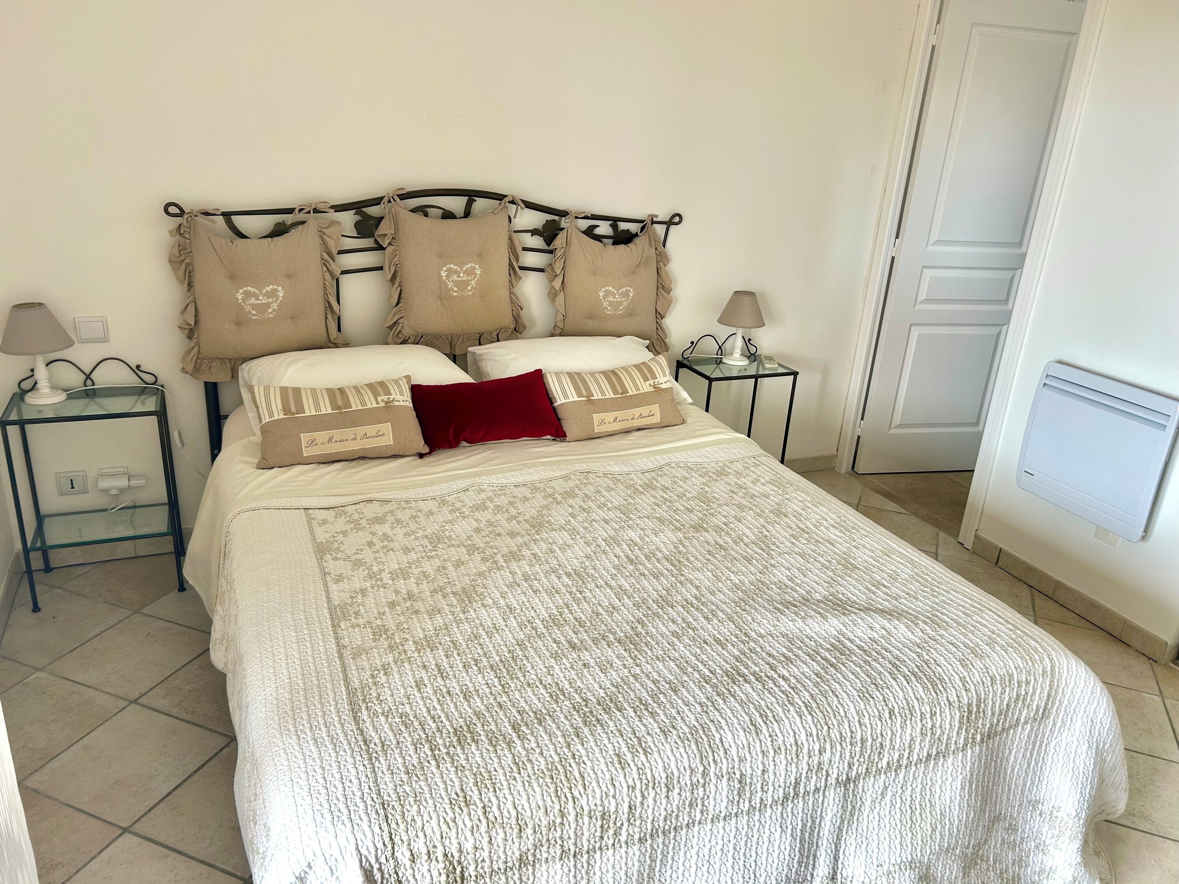 4 Schlafzimmer, Zimmersafe, Bügeleisen/Bügelbrett, kostenloses WLAN