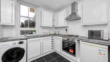 Appartamento | Cucina privata | Frigorifero, microonde, forno, piano cottura