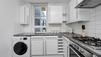 Appartamento | Cucina privata | Frigorifero, microonde, forno, piano cottura