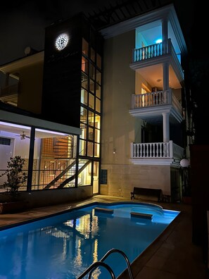 Piscine extérieure (ouverte en saison)