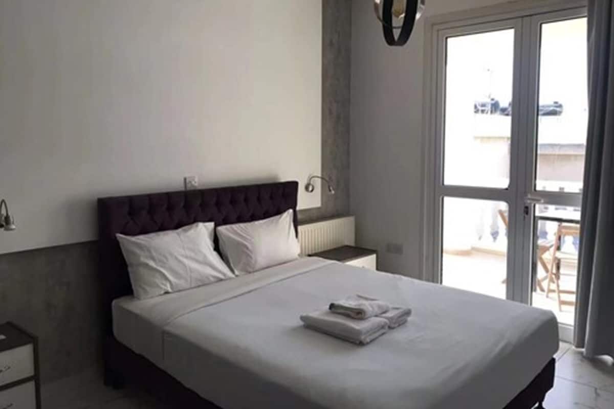 خزنة داخل الغرفة وستائر تعتيم وتجهيزات عازلة للصوت وواي فاي مجانًا