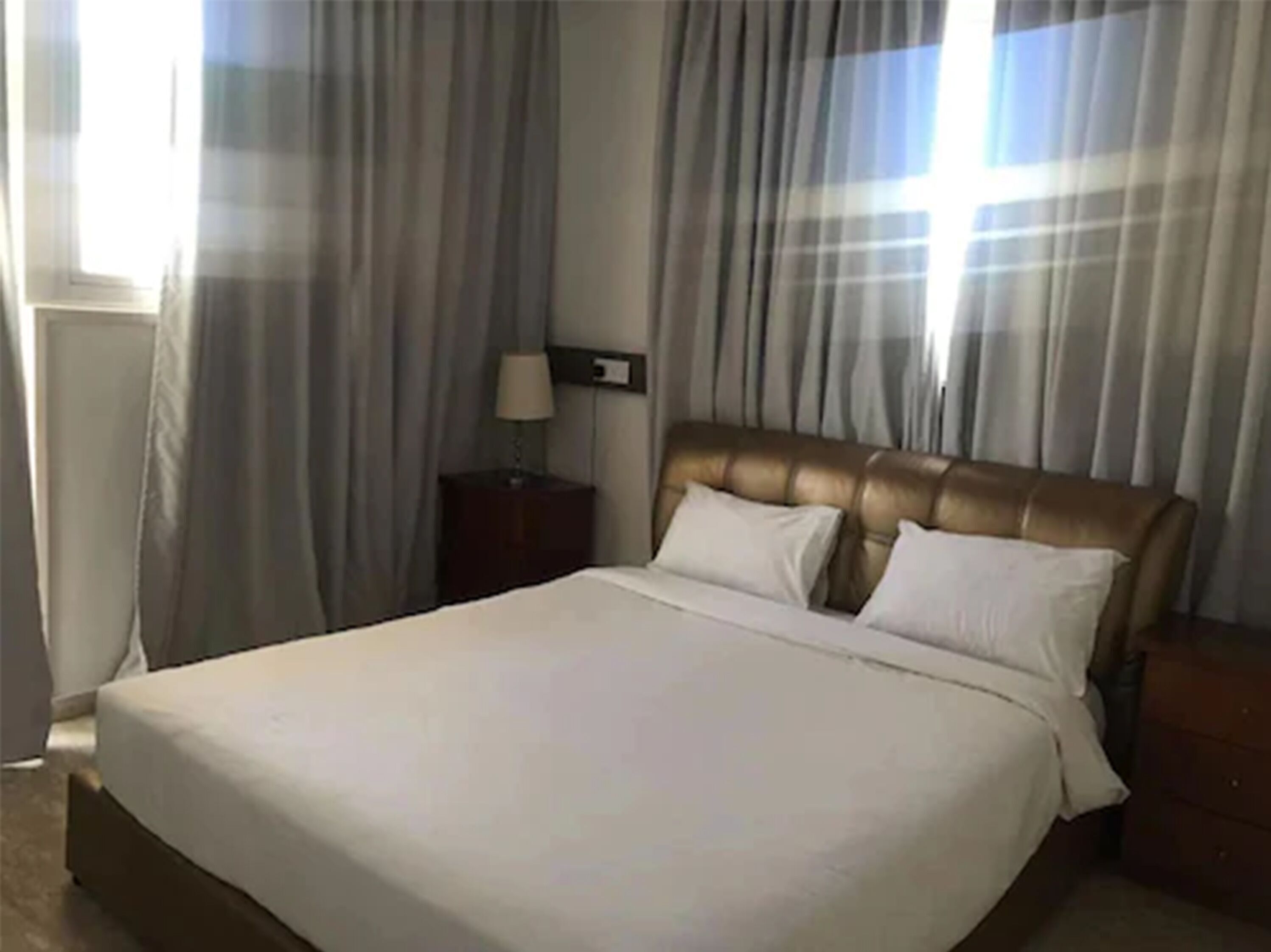 خزنة داخل الغرفة وستائر تعتيم وتجهيزات عازلة للصوت وواي فاي مجانًا