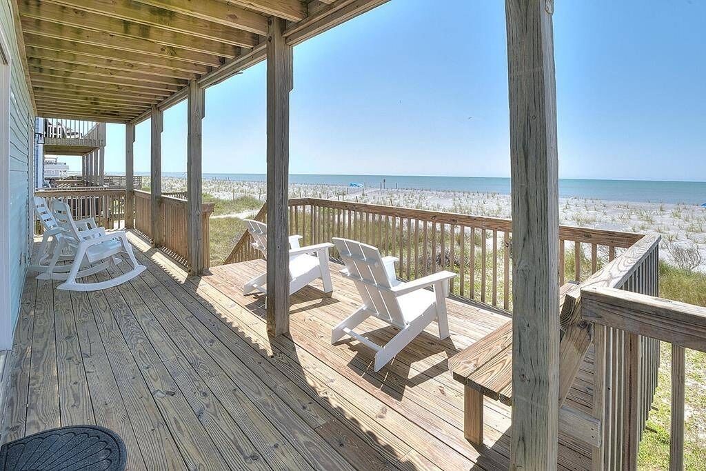 Breezy and stress-free oceanfront cottage w/ direct beach access.