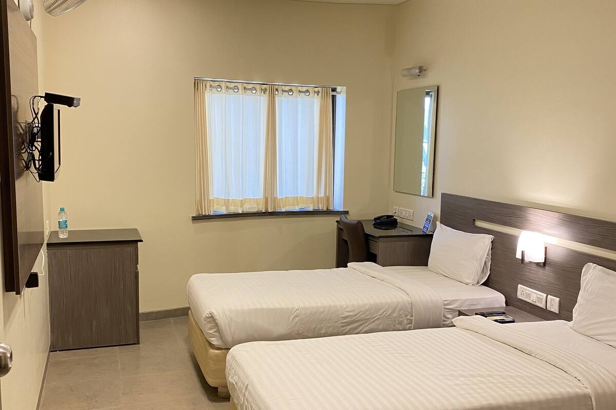 IBIS Twin Room | Living area