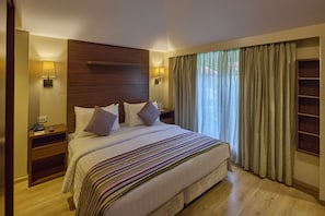 In-room safe, iron/ironing board, free WiFi, bed sheets