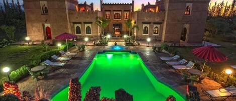 Piscine extérieure, piscine chauffée