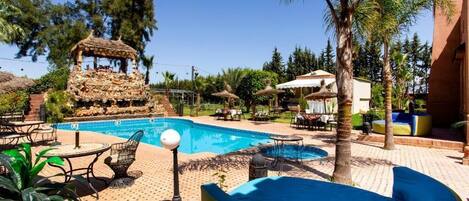 Piscine extérieure, piscine chauffée