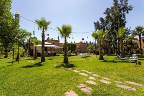 المنطقة المحيطة بالمنشأة