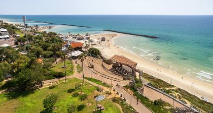 MIKLAT Elegant Apt with Balcony & Sea View by FeelHome
