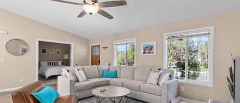 3 habitaciones, tabla de planchar con plancha, wifi y ropa de cama