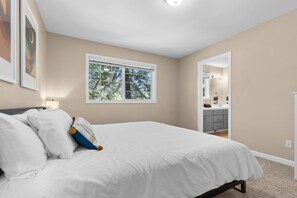 3 habitaciones, tabla de planchar con plancha, wifi y ropa de cama 