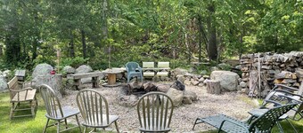 Wakefield one bedroom apartment- 5 minutes to the beach!