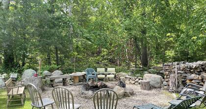 Wakefield one bedroom apartment- 5 minutes to the beach!