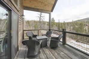 Terrace/patio - Wernski Lodge – Stunning Views, Hot Tub & Spacious Retreat (Lead)