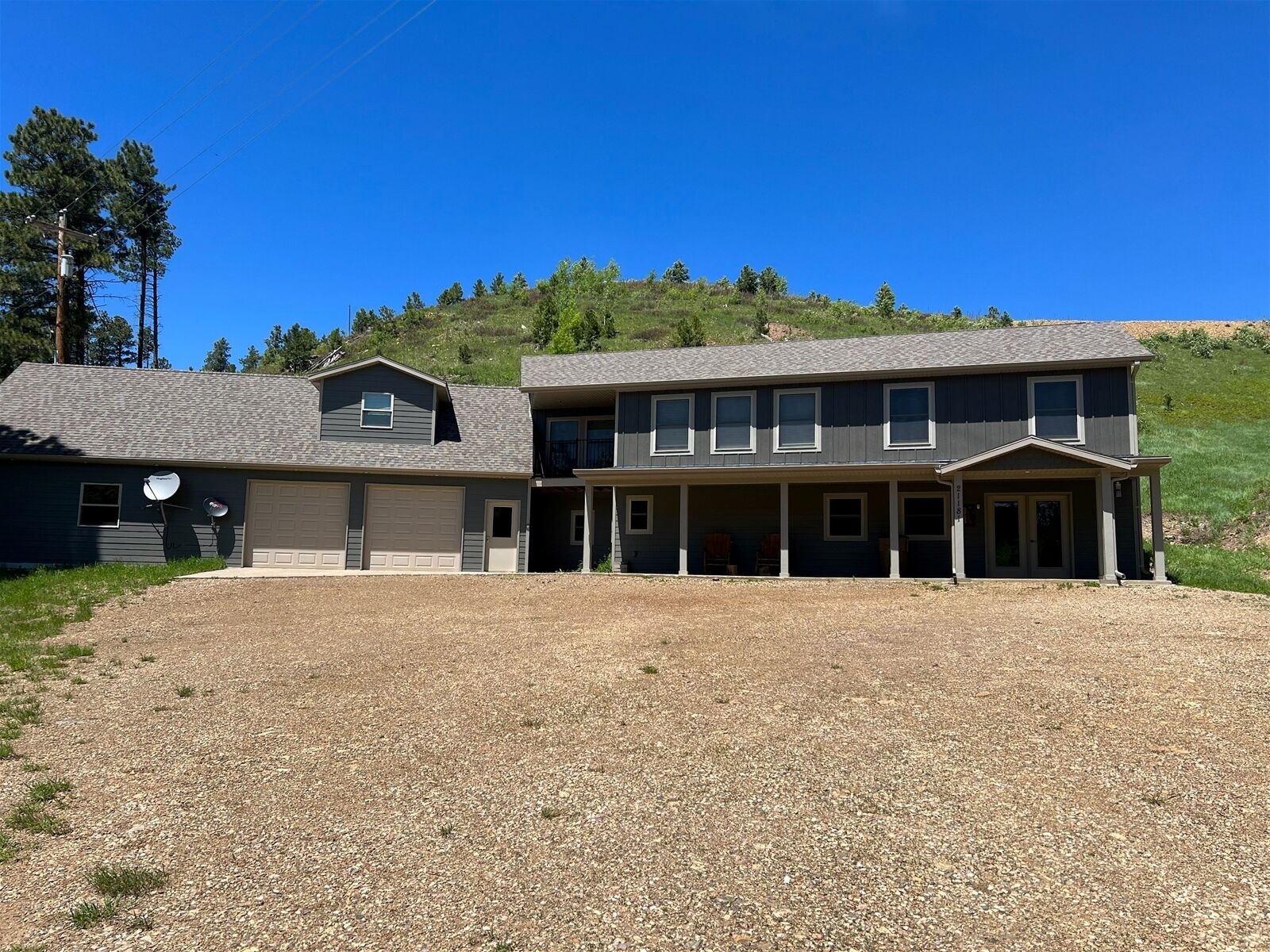Hinz`s Secret Hideaway - New listing!!  Private location with garage