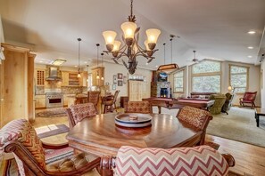 House, Multiple Beds, Hot Tub, Mountain View | Private kitchen
