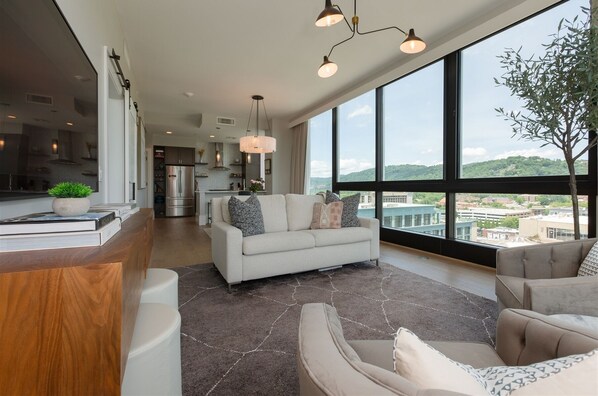 Smart TV - 10% OFF | Panoramic Pack Square | 10th floor Luxury Condo with views of Pack Square Park (Asheville)
