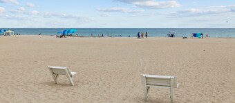 HOT DEAL! CAN'T STAY A WEEK, 3 NITE'S COZY COTTAGE! SHORT WALK TO BEACH!