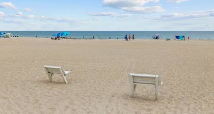 HOT DEAL! CAN'T STAY A WEEK, 3 NITE'S COZY COTTAGE! SHORT WALK TO BEACH!