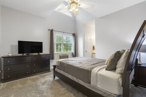 Condo, Plusieurs lits, balcon, vue sur le jardin (Holiday Ridge Retreat 11) | 2 chambres, décor unique, ameublement unique, accès au Wi-Fi (inclus)