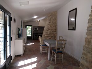 Dining - Typical Provencal cottage in a quiet estate with swimming pool (Monteux)