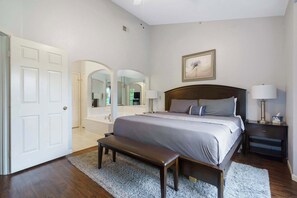 公寓式客房, 多张床, 阳台, 花园景观 (Holiday Ridge Retreat Duo) | 4 多间卧室、特色装修、特色家居、免费 WiFi