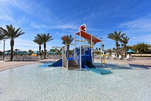 Outdoor pool - Mansion on Mrytlewood (Davenport)