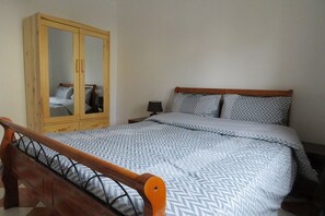 4 bedrooms, iron/ironing board, travel crib, free WiFi - F5 Confort Family - Top location in Akid Lotfi (Bir El Djir)